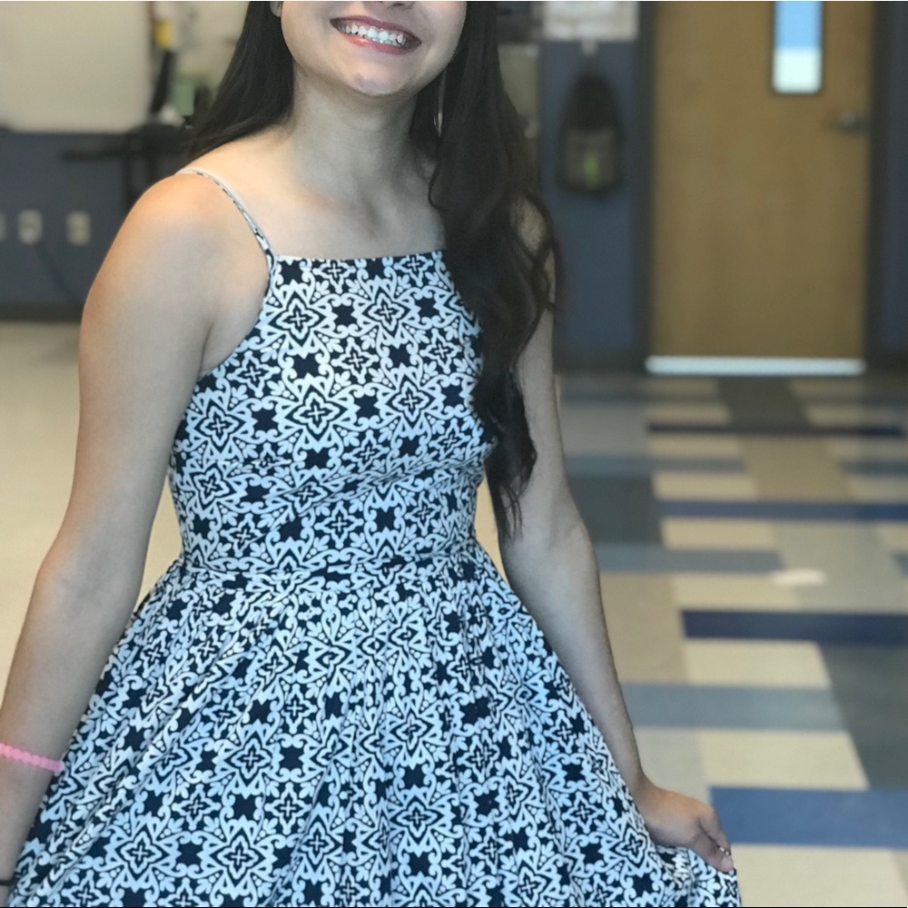 Dress - Picture 4 of 4